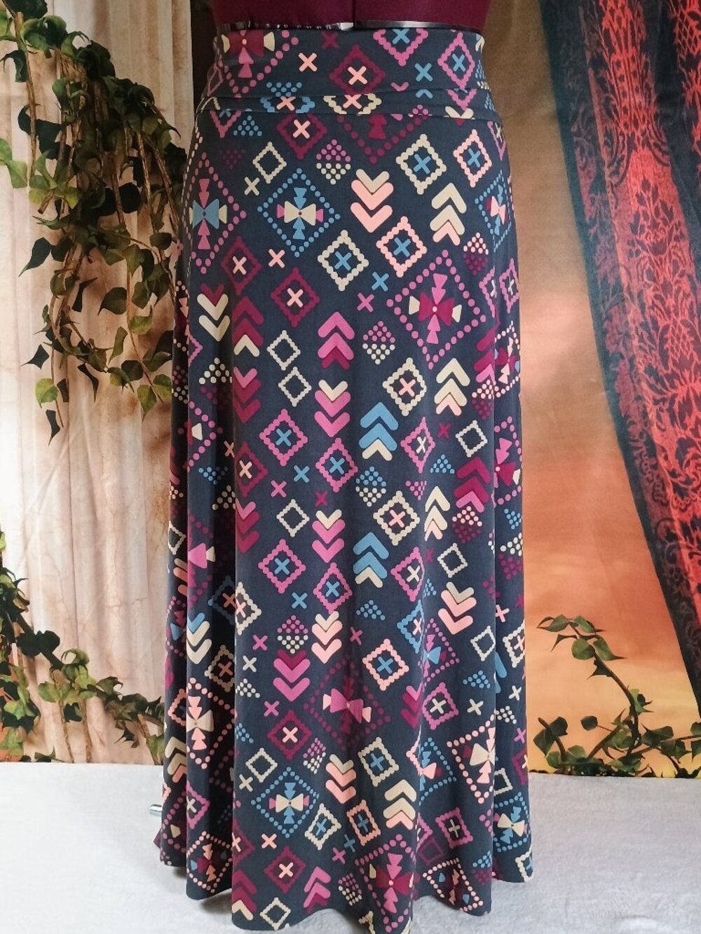 EUC LuLaRoe Sz 3XL Multi-Color Aztec Geometric Print Maxi Waistband Skirt
